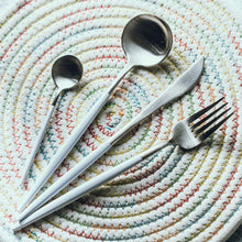 Load image into Gallery viewer, Dinnerware Set Gold